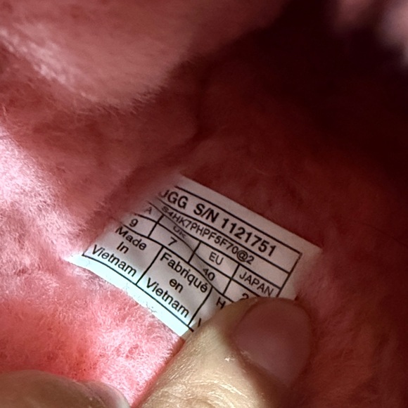 Cozy Pink Uggs Slippers - Picture 5 of 6
